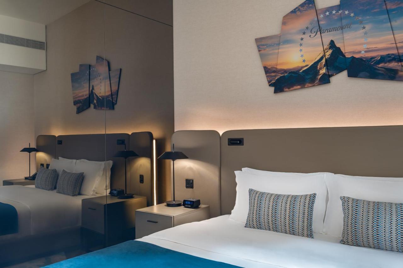 Paramount Hotel Midtown Dubai Exterior foto A bedroom at the hotel