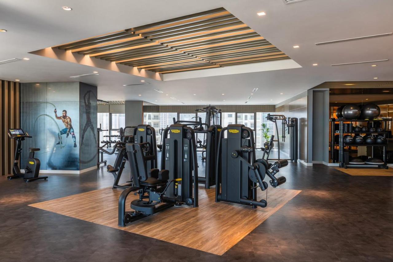 Paramount Hotel Midtown Dubai Exterior foto The gym at the hotel