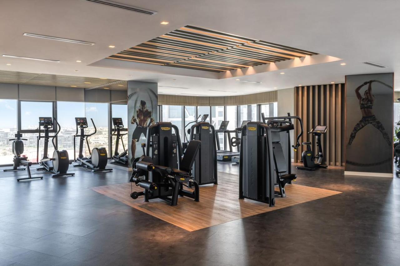 Paramount Hotel Midtown Dubai Exterior foto The gym at the 1018