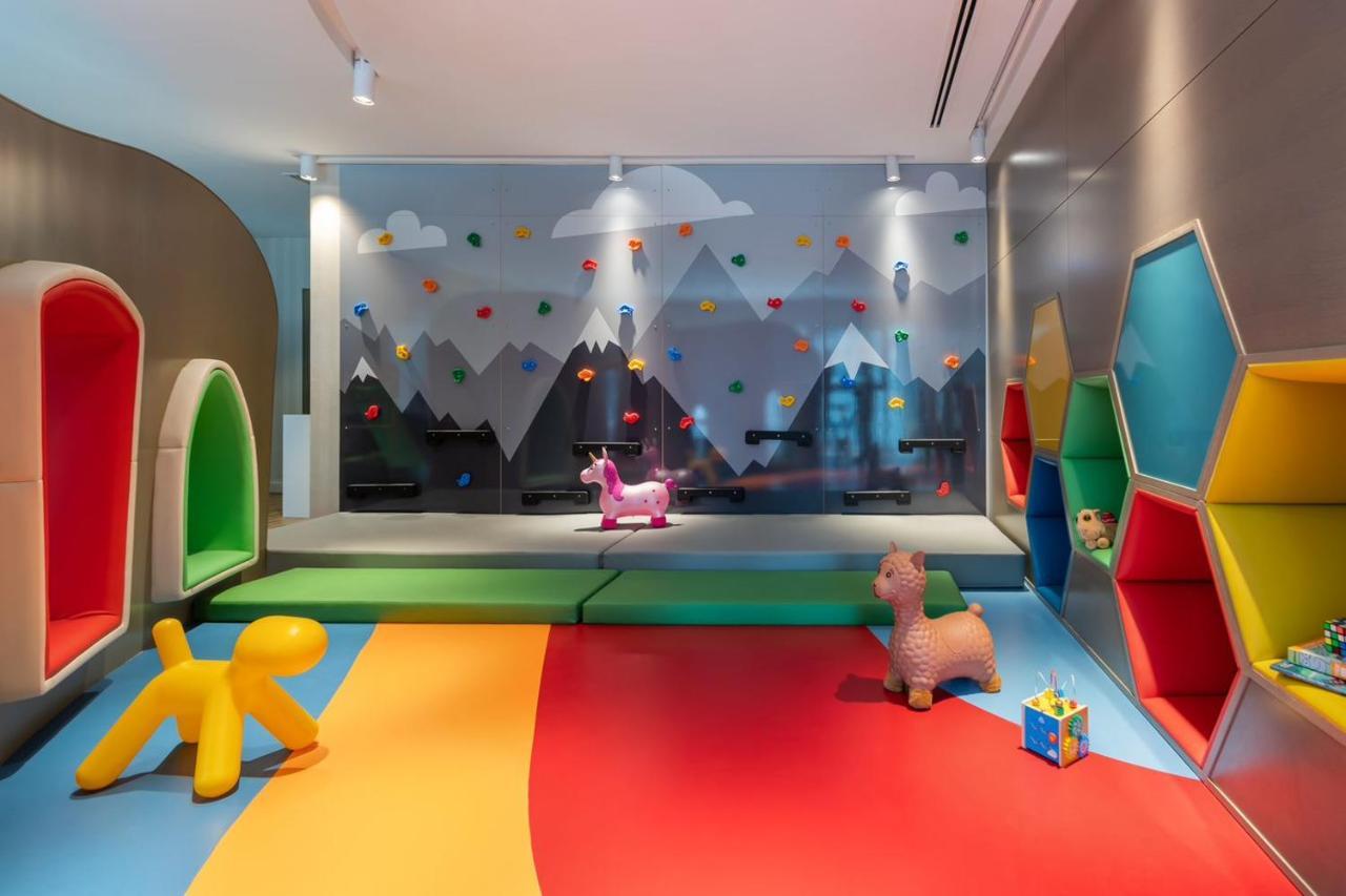 Paramount Hotel Midtown Dubai Exterior foto The Children's Club at the Ritz-Carlton, DIFC, Dubai