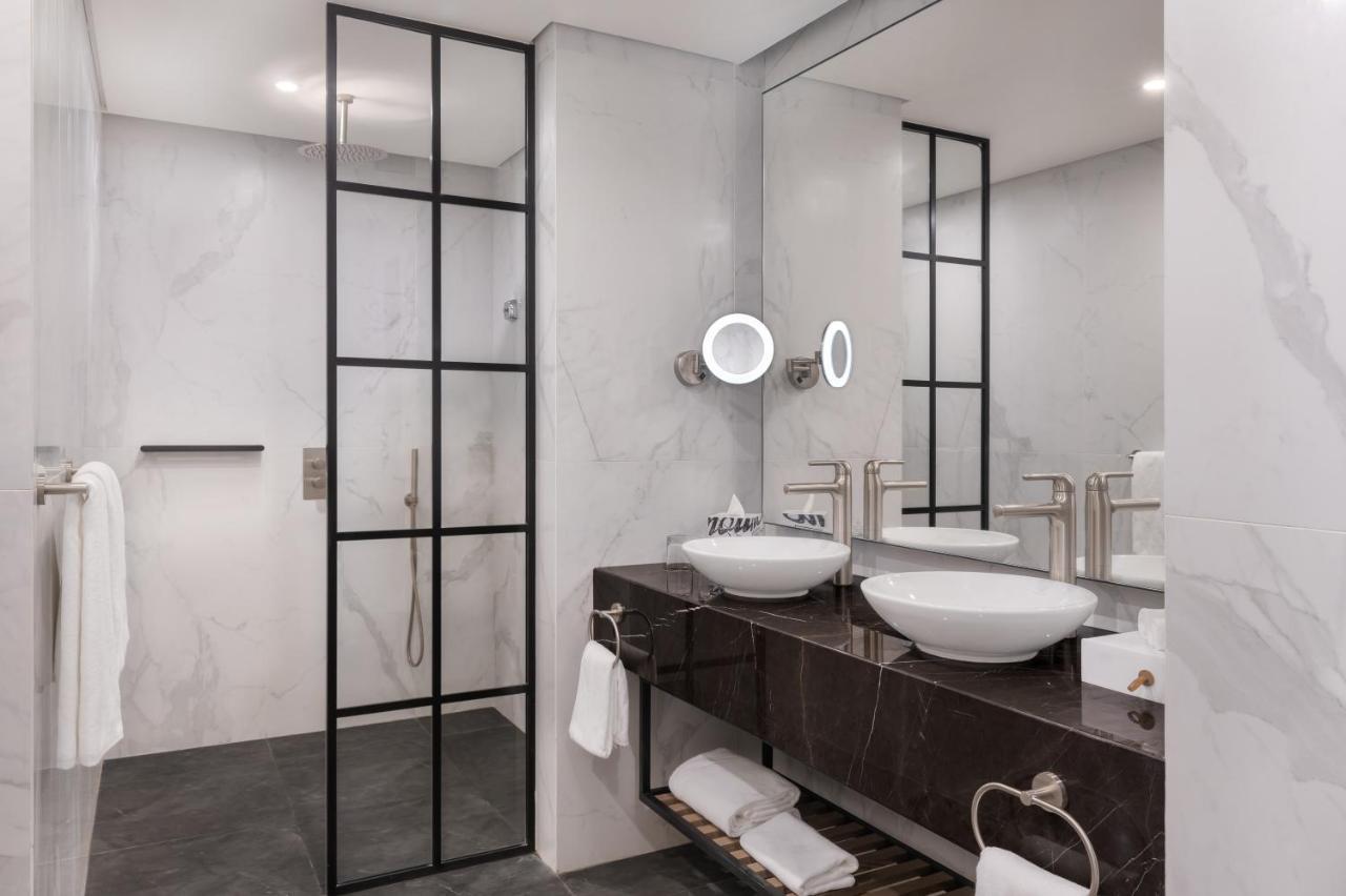 Paramount Hotel Midtown Dubai Exterior foto Bathroom