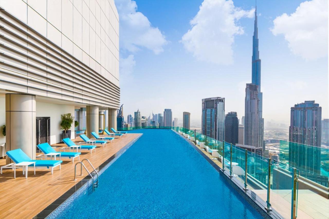 Paramount Hotel Midtown Dubai Exterior foto The swimming pool at the Address Downtown