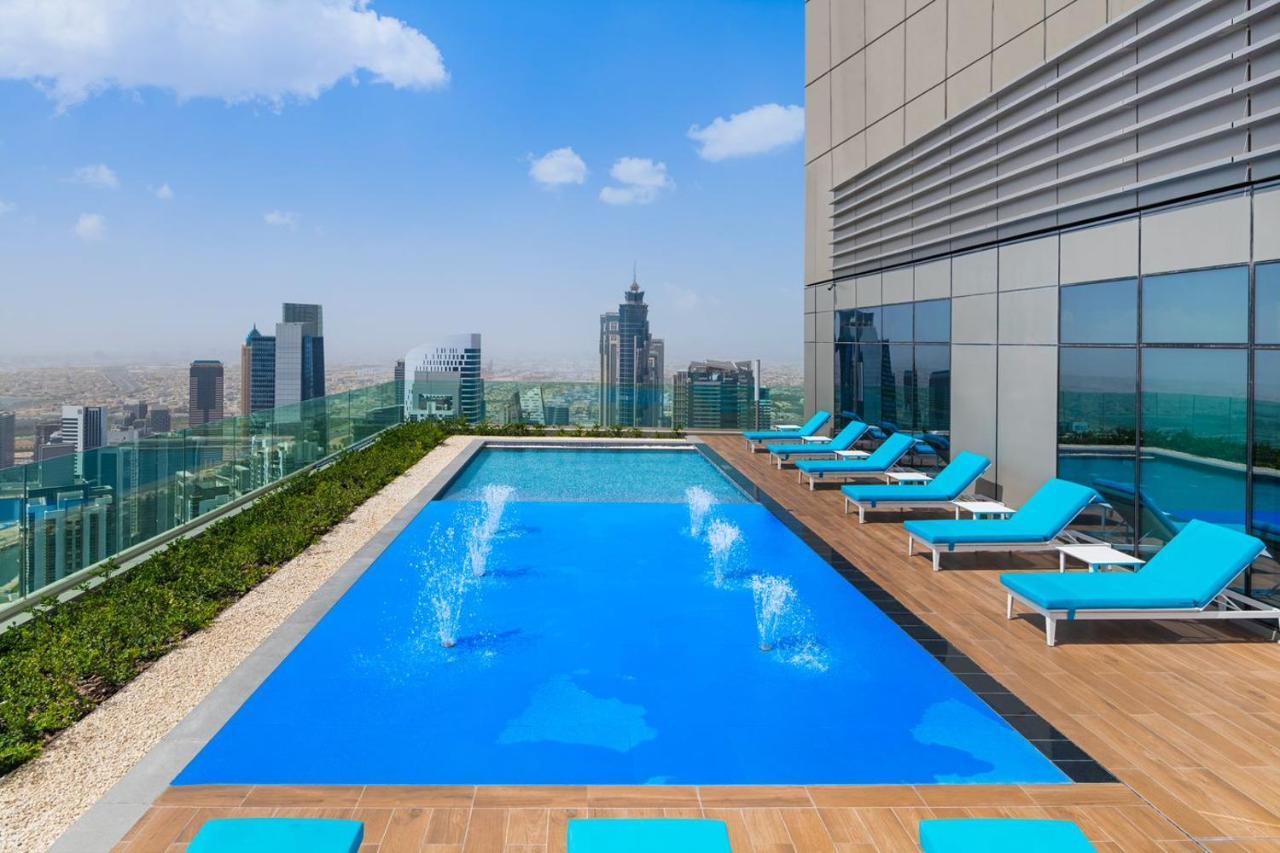 Paramount Hotel Midtown Dubai Exterior foto Rooftop pool