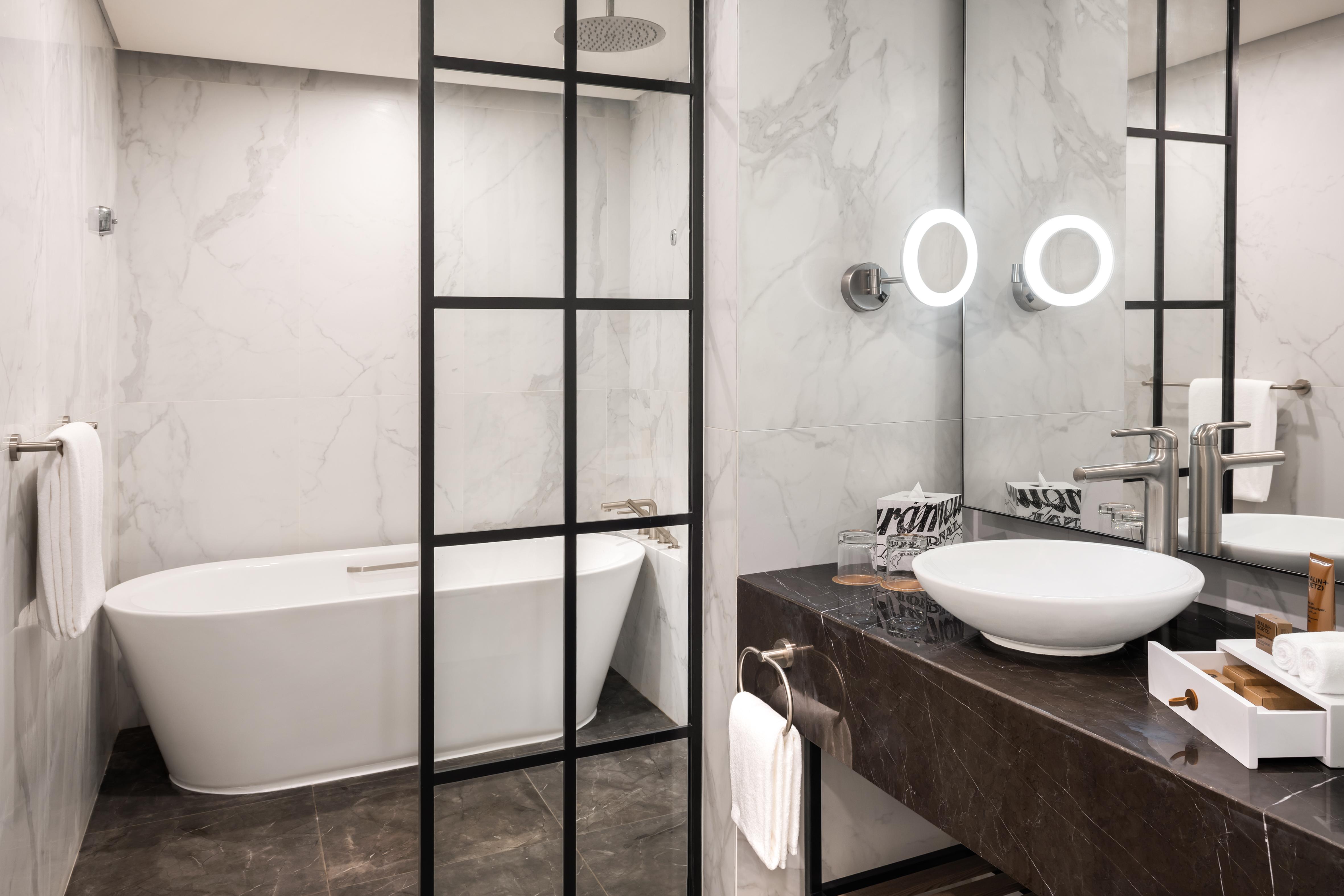 Paramount Hotel Midtown Dubai Exterior foto Bathroom